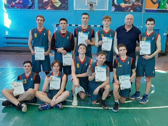 Первенство города по баскетболу среди мужских команд завершилось в Пскове