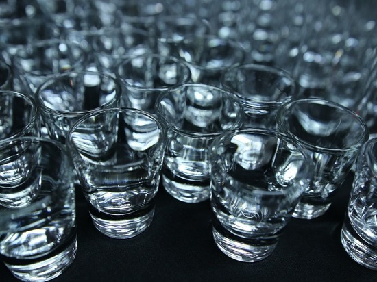 Россияне начали массово закупать водку