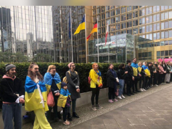 Украинцы в Берлине устроили акцию против Марины Овсянниковой