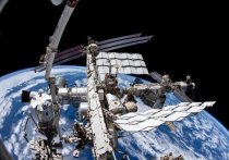 Российские космонавты и американские астронавты на борту Международной космической станции (МКС) сохраняют дружеские отношения и поддерживают друг друга, невзирая на сложные отношения между двумя странами