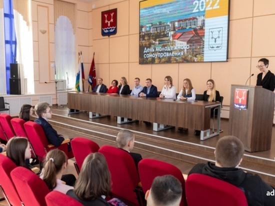 На время 17 школьников и студентов взяли руководство городом в свои руки