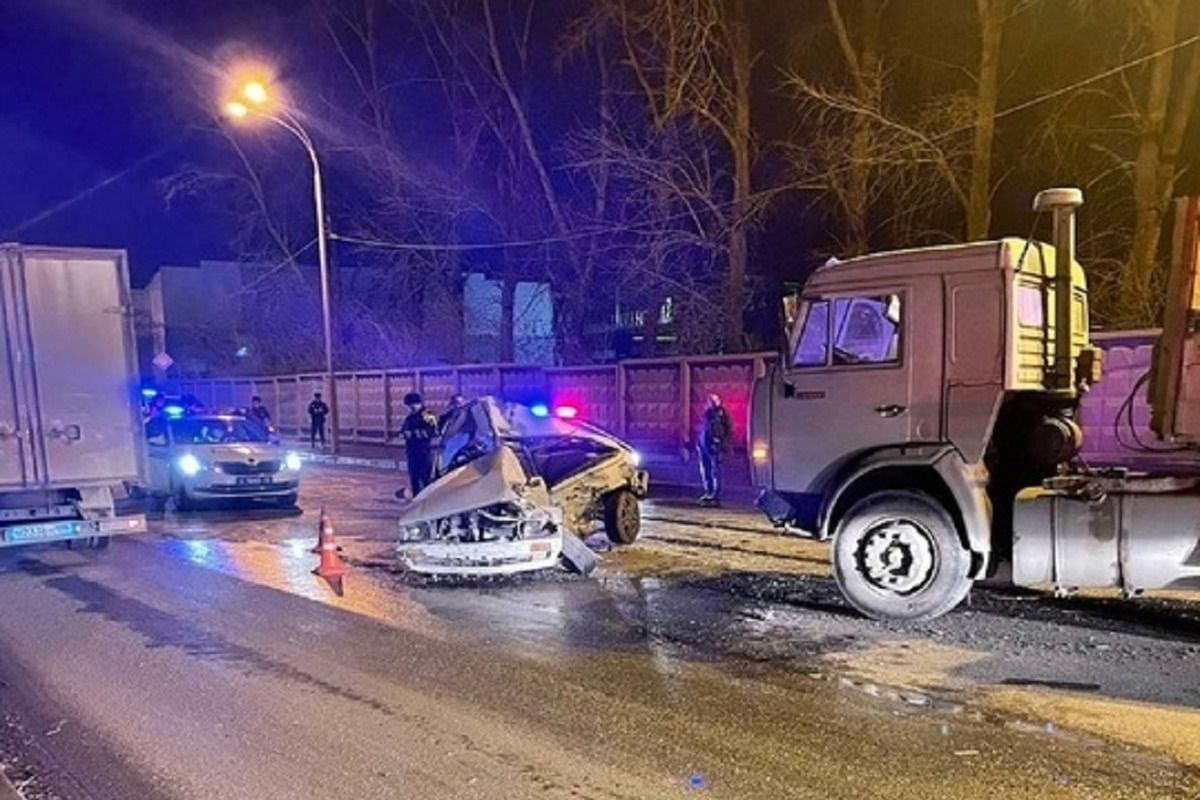 Смертельная авария на Шефской в Екатеринбурге попала на видео - МК  Екатеринбург