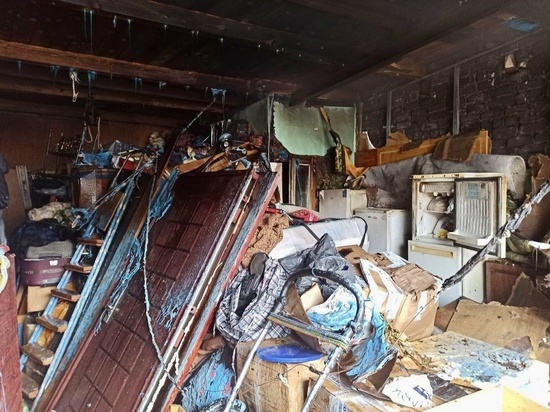 В Мурманске спасатели ликвидировали возгорание в одном из гаражей кооператива