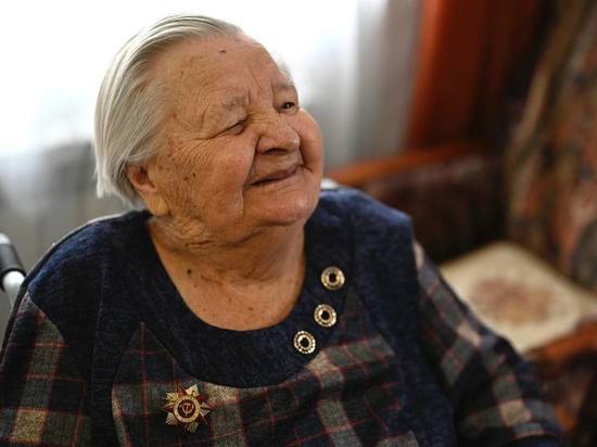 Максим Егоров поздравил ветерана Великой Отечественной войны со 100-летием