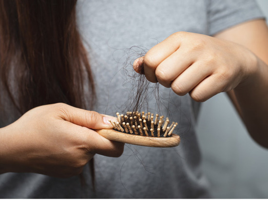 Диетолог: употребление белковых продуктов поможет остановить выпадение волос