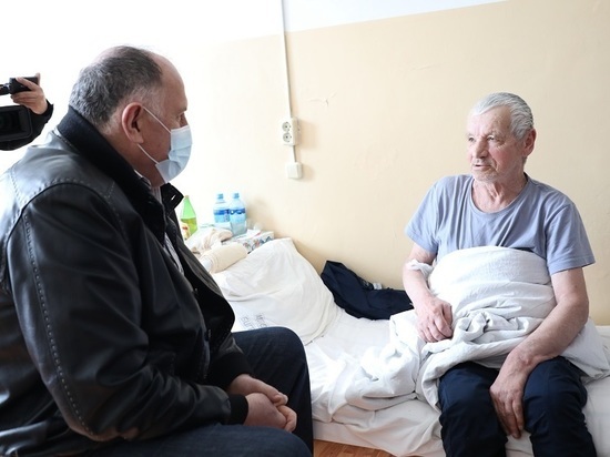 Премьер министр Дагестана посетил больницу в Буйнакске