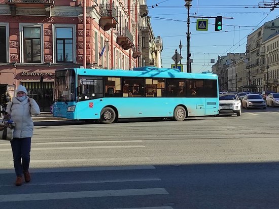 Вербное Воскресенье в Петербурге увеличит число автобусов на 6 маршрутах к кладбищам