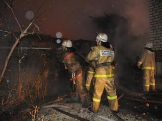 В Ивановской области загоревшуюся стену в доме тушили 17 человек
