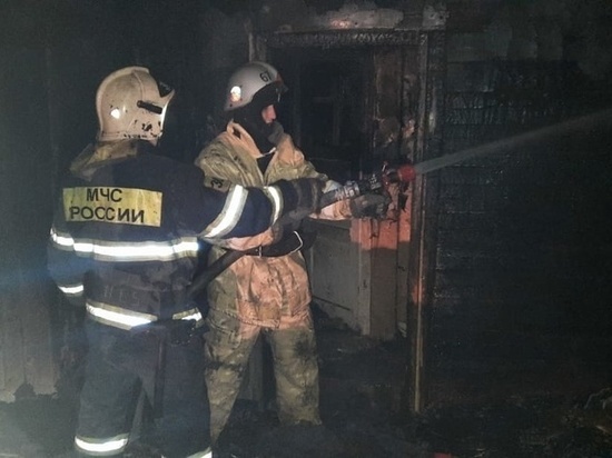 12 человек эвакуировали из горящего дома под Тулой ночью 17 апреля