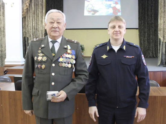 В МВД Тувы наградили ветеранов