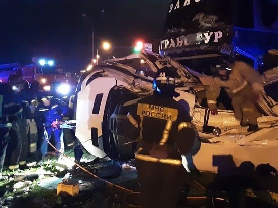 Среди погибших в аварии двух автобусов под Воронежем есть 20-летняя девушка