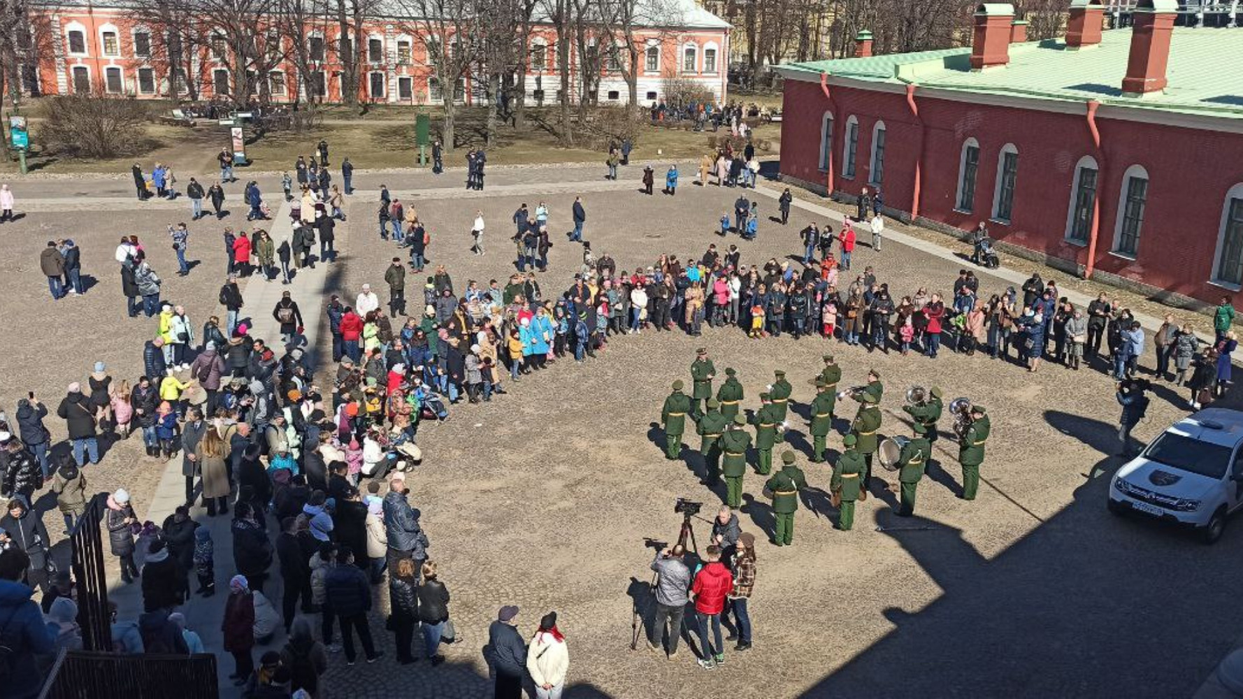 Запуск ракет и бесплатные выставки: Петропавловская крепость встречает День  космонавтики