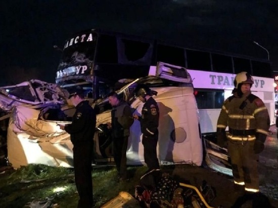 Пассажирский автобус из Калмыкии попал в смертельное ДТП