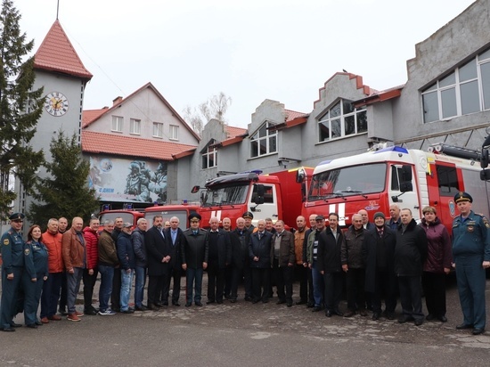 Калининградским ветеранам пожарной охраны региона в честь профессионального праздника провели экскурсию