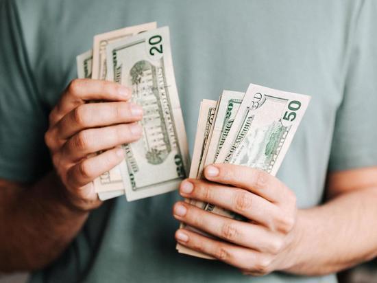 С 18 апреля банкам позволили возобновить продажу иностранных денег