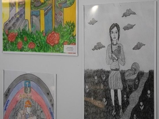 В столице Поморья прошла выставка рисунков юных жителей Донбасса «Дети рисуют мир»