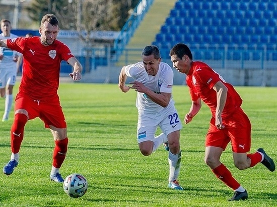 Футбол в Крыму: &#34;Севастополь&#34; побеждает и укрепляет лидерство
