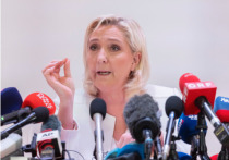 С кандидата в президенты Франции и лидера ультраправой партии "Национальное объединение" Марин Ле Пен могут взыскать крупную сумму из-за сообщений о ее якобы незаконных тратах