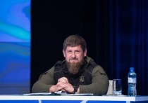 Глава Чечни Рамзан Кадыров рассмеялся, комментируя в своем Телеграм-канале заявление украинского лидера Владимира Зеленского, в котором тот пообещал "сражаться с Россией 10 лет"
