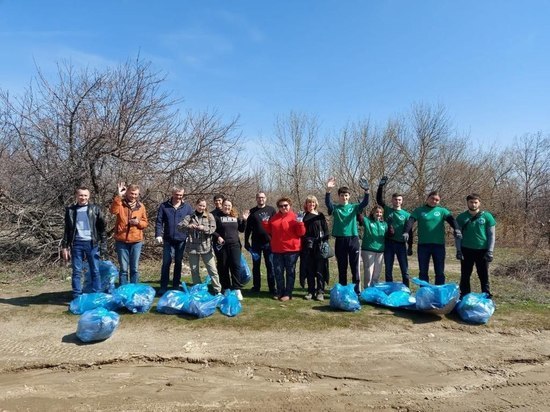В Саратове в ходе субботника очистили более 10 гектаров на Кумысной поляне