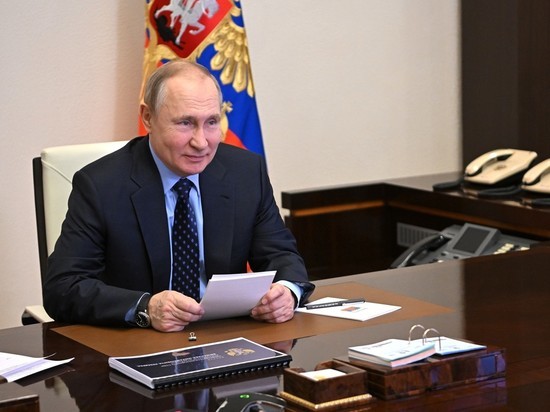 Путин заявил, что ажиотаж на товары в России прошел