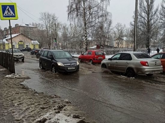 В Юрьевце владимирцы могут пересечь дорогу только вплавь