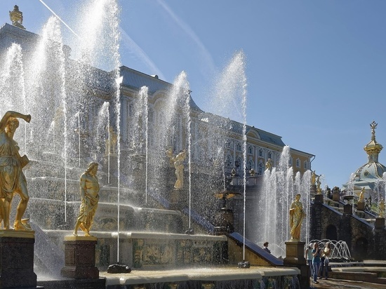 Петергоф включит свои фонтаны 23 апреля
