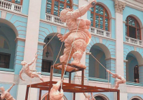 Настоящий, правда, несколько запоздалый скандал вызвала скульптура «Большая мать», выставленная на прошлой неделе на выставке в Гостином Дворе