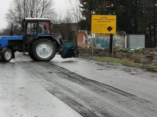 В Дмитриеве Курской области в порядок приведут 2,5 километра дорог на трех улицах