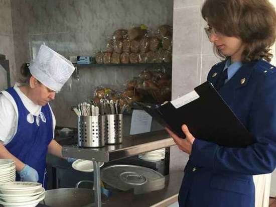 В Нерюнгринском районе Якутии отравились 28  вахтовиков