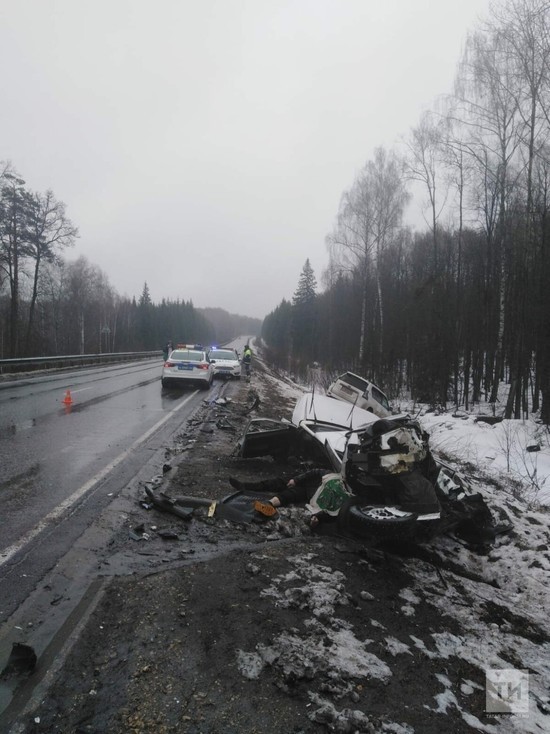 Водитель отечественного авто погиб в ДТП с внедорожником в Татарстане