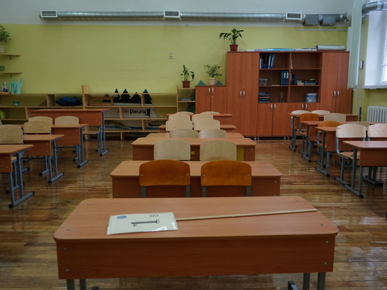 Как петербургские учителя отнеслись к инициативе исполнения гимна России в начале каждой учебной недели