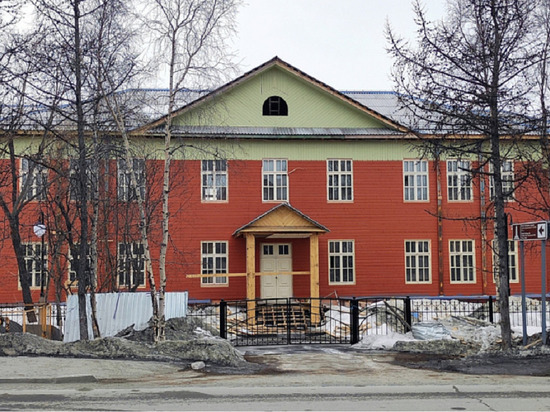 В Салехарде завершают реставрацию здания начальной школы 501-ой стройки
