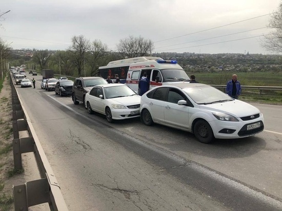 В Новочеркасске девушка за рулем иномарки пострадала в массовом ДТП