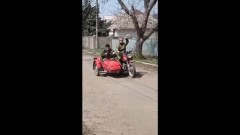 Чеченские бойцы устроили гонки на советском мотоцикле: видео