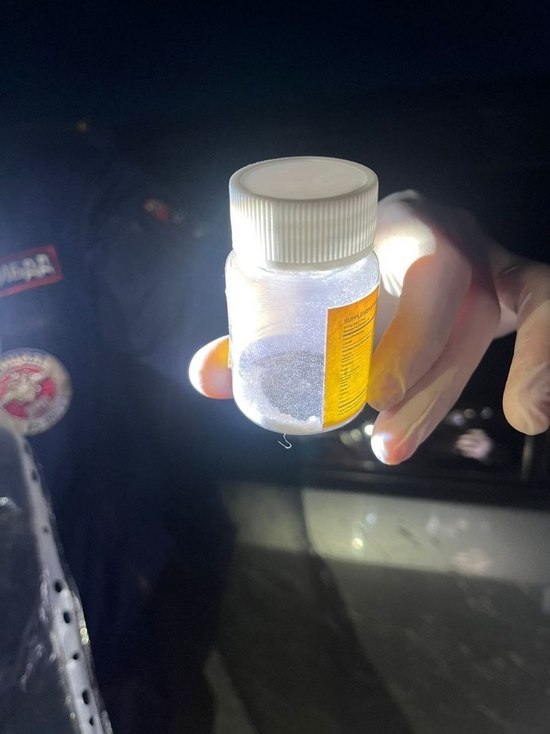Полицейские нашли в автомобиле сахалинца коллекцию наркотических веществ