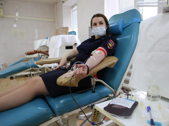 Псковские полицейские пополнили банк крови