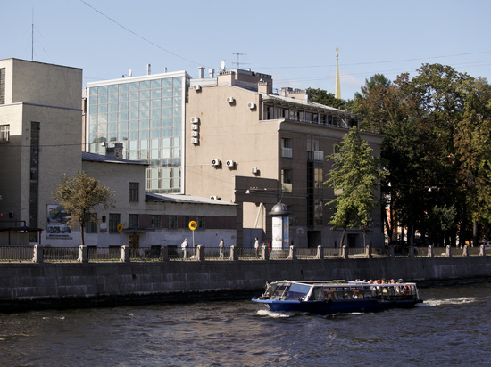 Свалившийся в Фонтанку каршеринг вел пьяный, уже лишенный прав петербуржец