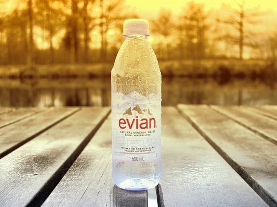 В Россию больше не будут поставляться вода Evian и растительное молоко Alpro