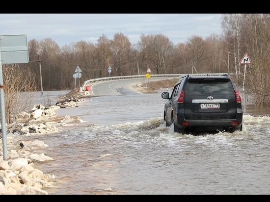 В Петушинском районе из-за половодья подтопило участок дороги