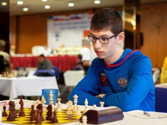 Любимов поздравил рязанца Липилина с победой на паралимпийском Чемпионате России по шахматам