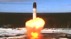 С Плесецкого космодрома испытали баллистическую ракету "Сармат": видео запуска