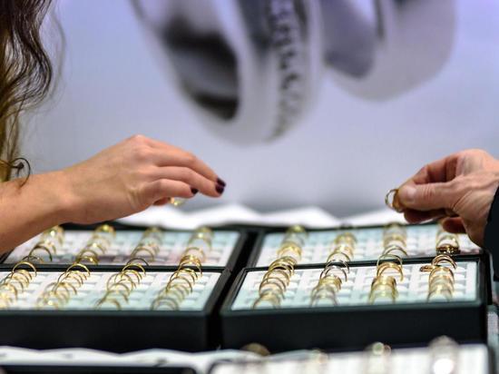 Смоленские сыщики раскрыли грабеж в ломбарде