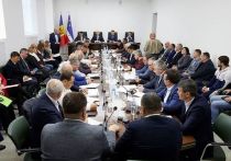 Депутаты Народного собрания гагаузской автономии Молдавии приняли декларацию, в которой выступили против запрета георгиевской ленточки, поскольку это раскалывает общество, сообщает пресс-служба законодательного органа