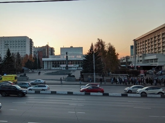 В Красноярске стоянка на Театральной площади будет работать в ограниченном режиме с 21 апреля
