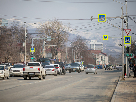 На двух улицах Южно-Сахалинска появятся выделенные полосы