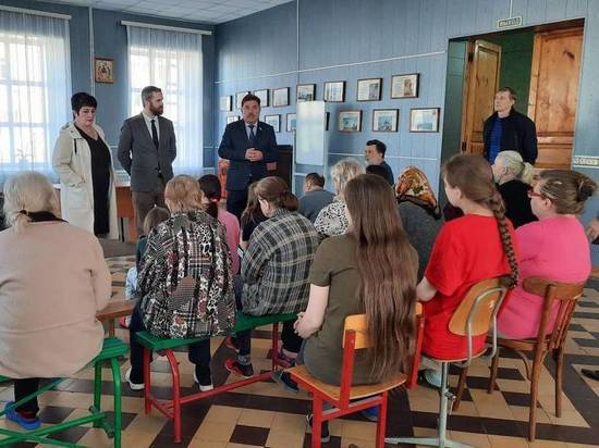 Сергей Деменков и Дмитрий Грибков посетили пункт временного размещения беженцев в Нерехте