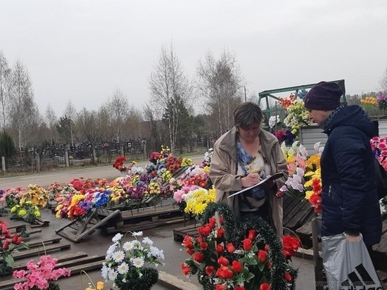 На Пензенском кладбище пресекли незаконную торговлю искусственными цветами