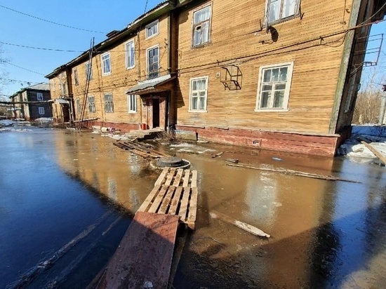 Выйти из дома не могут жители практически каждого дома
