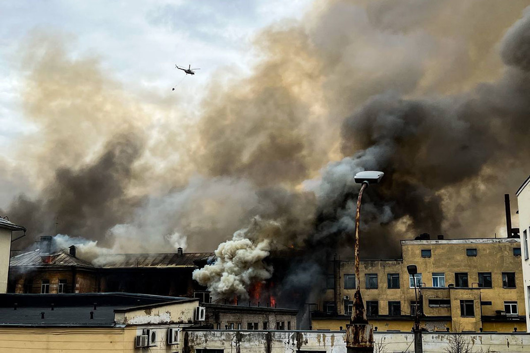 Опубликованы кадры смертельного пожара в военном НИИ в Твери